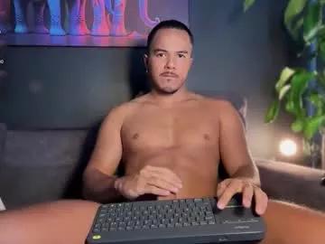 Group highlatin_guys on Chaturbate