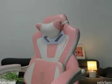 Freechat komydoll on Chaturbate