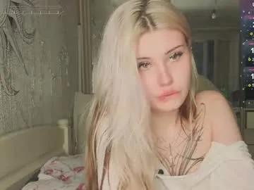 Freechat lilhornyprincess on Chaturbate
