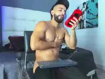 Freechat yiyo10_ on Chaturbate