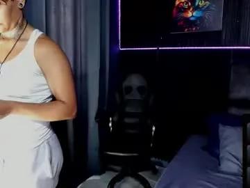 Freechat zhoestrong on Chaturbate