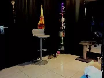 Freechat zhoestrong on Chaturbate