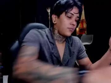 Freechat zhoestrong on Chaturbate