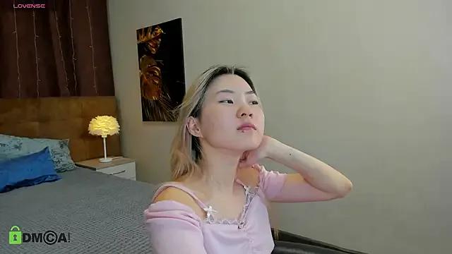 Aisi_18 on StripChat 