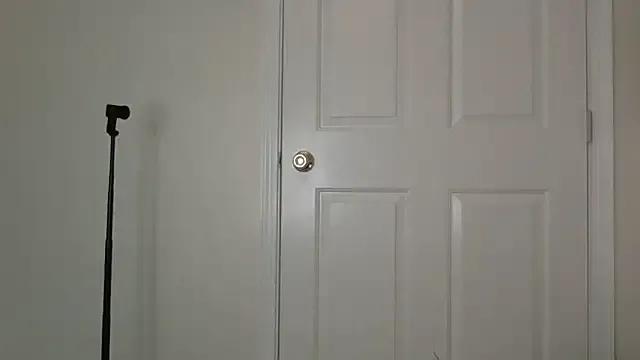 Freechat beautylovess on StripChat