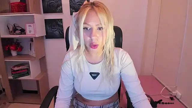 Freechat ConstansBlonde on StripChat