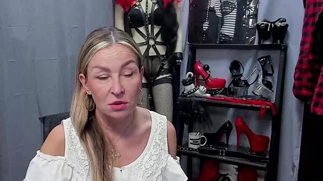 Freechat crystaLUX on StripChat