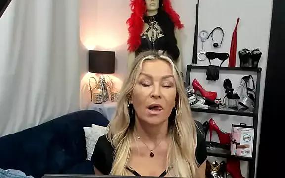 Freechat crystaLUX on StripChat