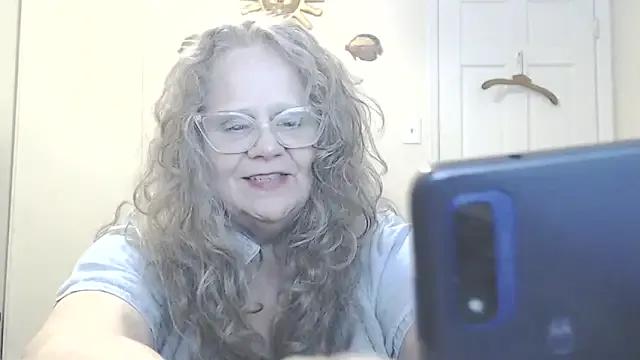 Freechat DestineeLoverGirl on StripChat