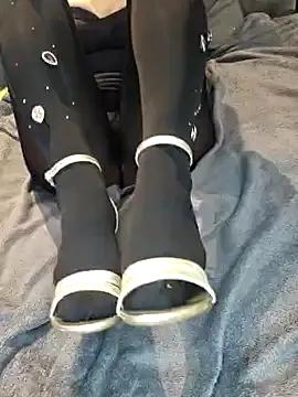 Freechat hotfeetmilf on StripChat