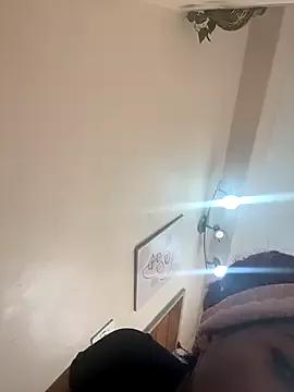 Freechat ItsLeyaa on StripChat