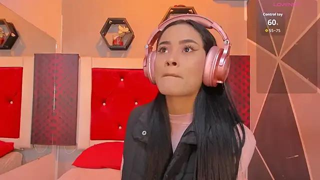 Freechat Karoll014 on StripChat