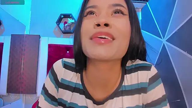 Freechat Karoll014 on StripChat