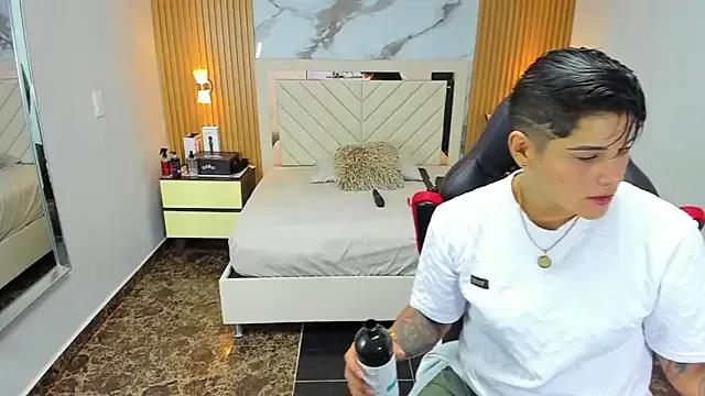 Freechat KAROLLJONES1 on StripChat