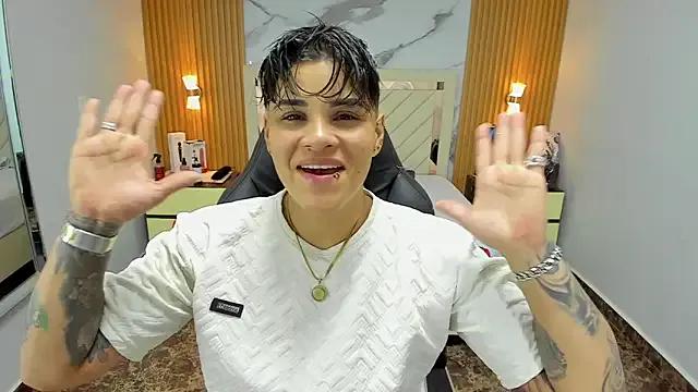 Freechat KAROLLJONES1 on StripChat