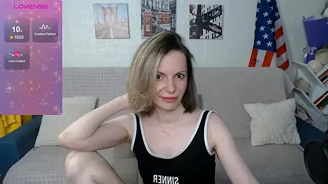 Freechat kiramarta on StripChat