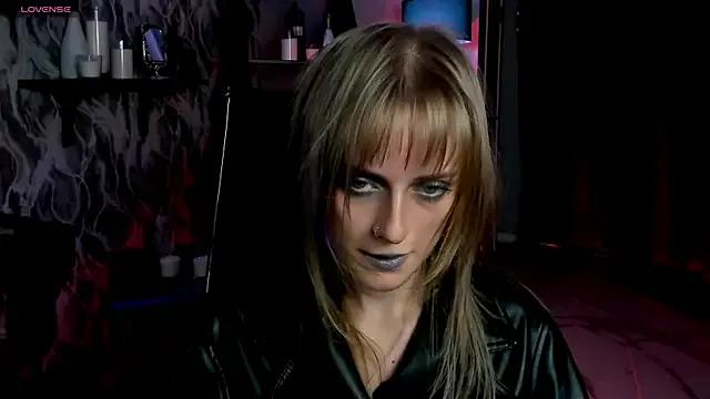 Freechat KiraMontoya on StripChat