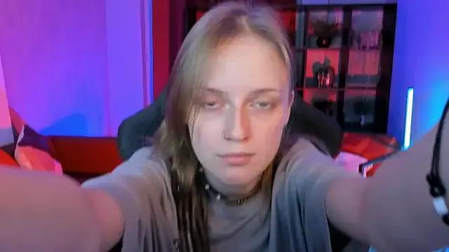 Freechat KiraMontoya on StripChat