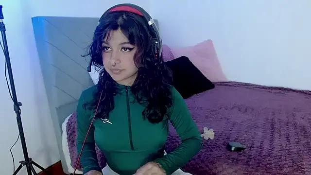 Freechat larah_uwu on StripChat