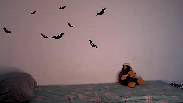 Freechat litle_owl on StripChat