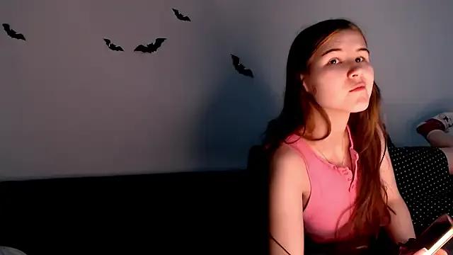 Freechat litle_owl on StripChat