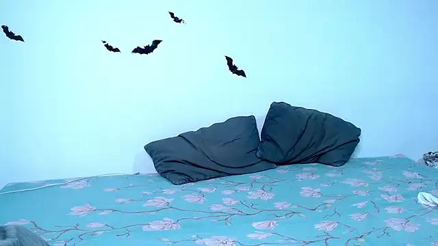 Freechat litle_owl on StripChat