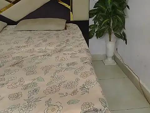 Freechat Lovelyy-couple on StripChat