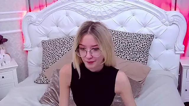 Freechat MaeLili on StripChat