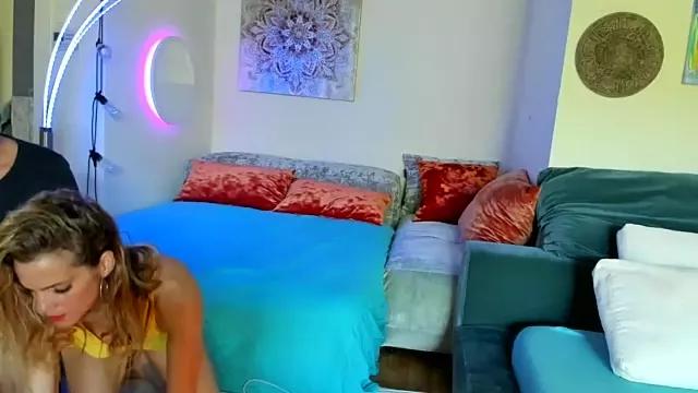 Freechat Malena525 on StripChat