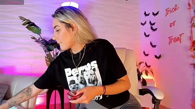 Freechat mariablonde on StripChat