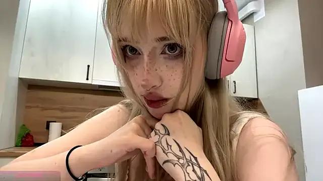 Freechat Milkmoriee on StripChat