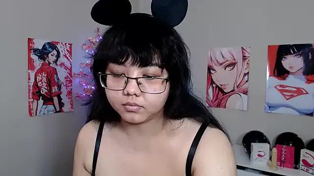 Freechat Moertomlly on StripChat