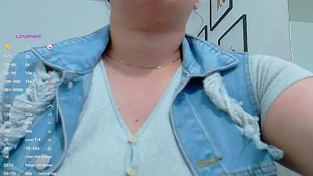 Freechat MommyHelpsmee on StripChat