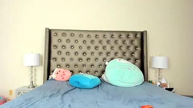 Freechat NadiaLyla on StripChat