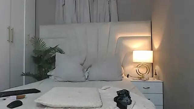 Freechat naughtyblackdolie on StripChat