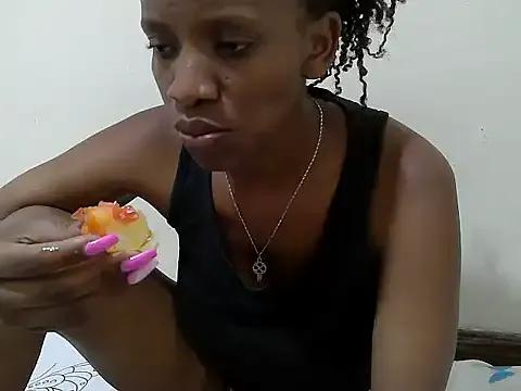 Freechat prettybeee on StripChat