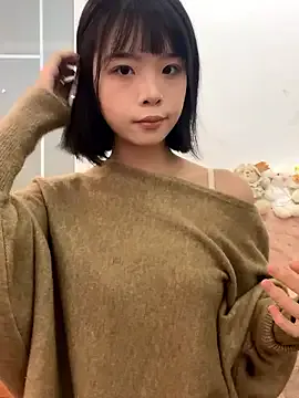 qiqi_x on StripChat