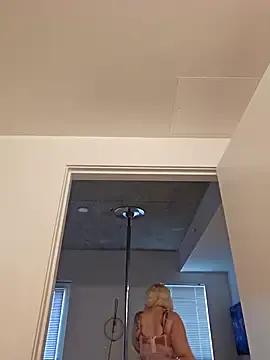 Freechat RaisingDaisy on StripChat