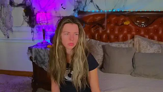 Freechat Real_Tini on StripChat