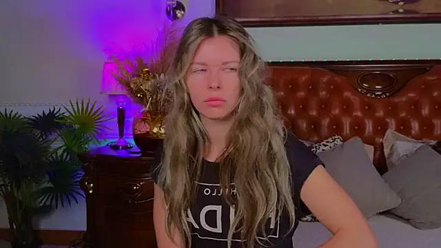 Freechat Real_Tini on StripChat