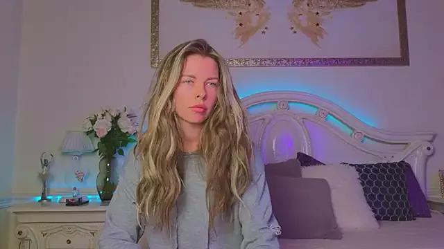 Freechat Real_Tini on StripChat