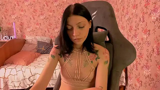 Freechat roselolly on StripChat