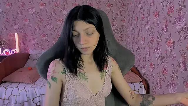 Freechat roselolly on StripChat