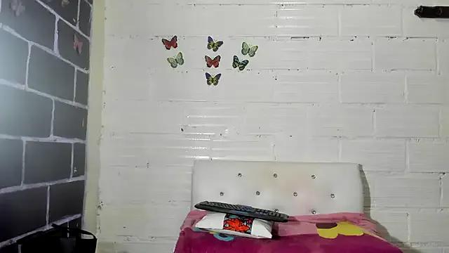 Freechat sarasandle on StripChat