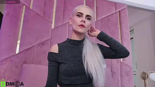 Freechat SelenaDaze on StripChat