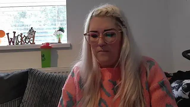 Freechat Sizzling_Indie36 on StripChat