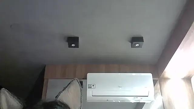 Freechat SkinnyKitten on StripChat