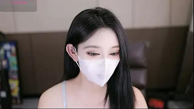 yaya_1888 on StripChat 