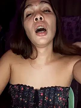 Freechat yolly_fox on StripChat