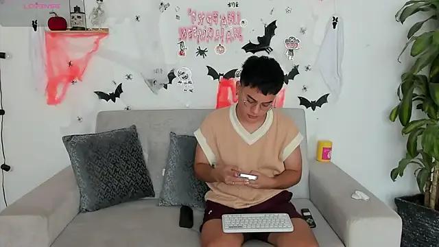 Freechat Young_Ben on StripChat